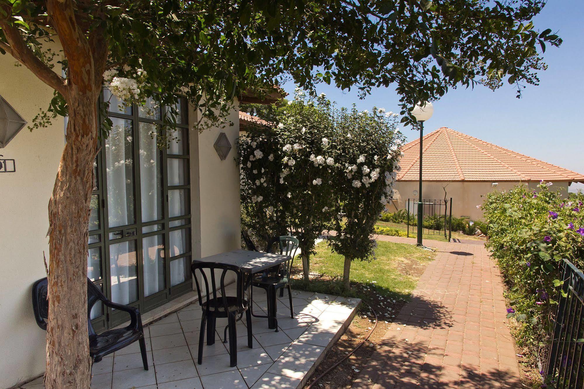 Shoresh Green Hills Family Suites Hotel Exterior foto