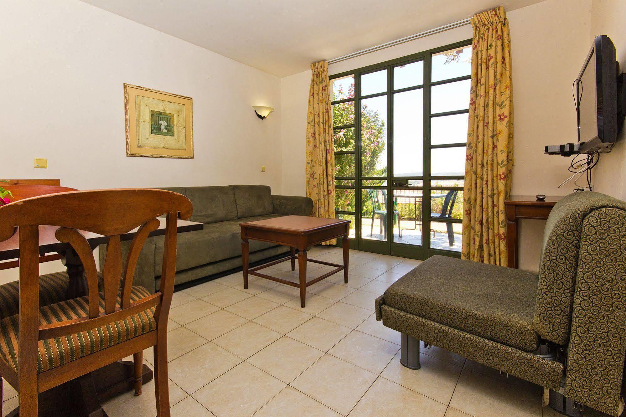 Shoresh Green Hills Family Suites Hotel Exterior foto